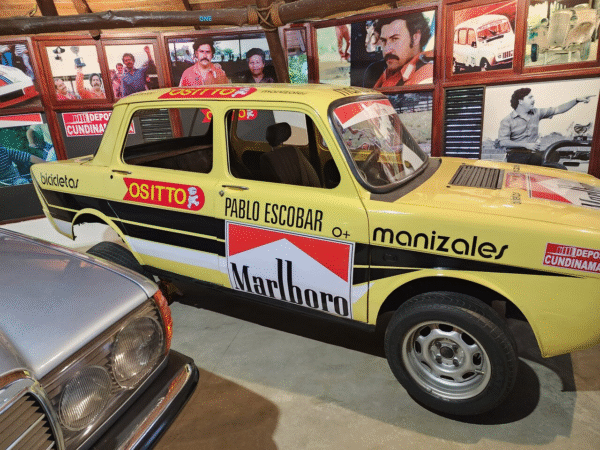 TOUR PABLO ESCOBAR - Imagen 3