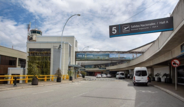 AIRPORT JOSÉ MARÍA CORDOVA - Imagen 4